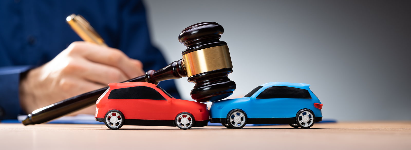 Choosing The Right Car Accident Lawyer In Memphis, TN: Factors To Consider 
