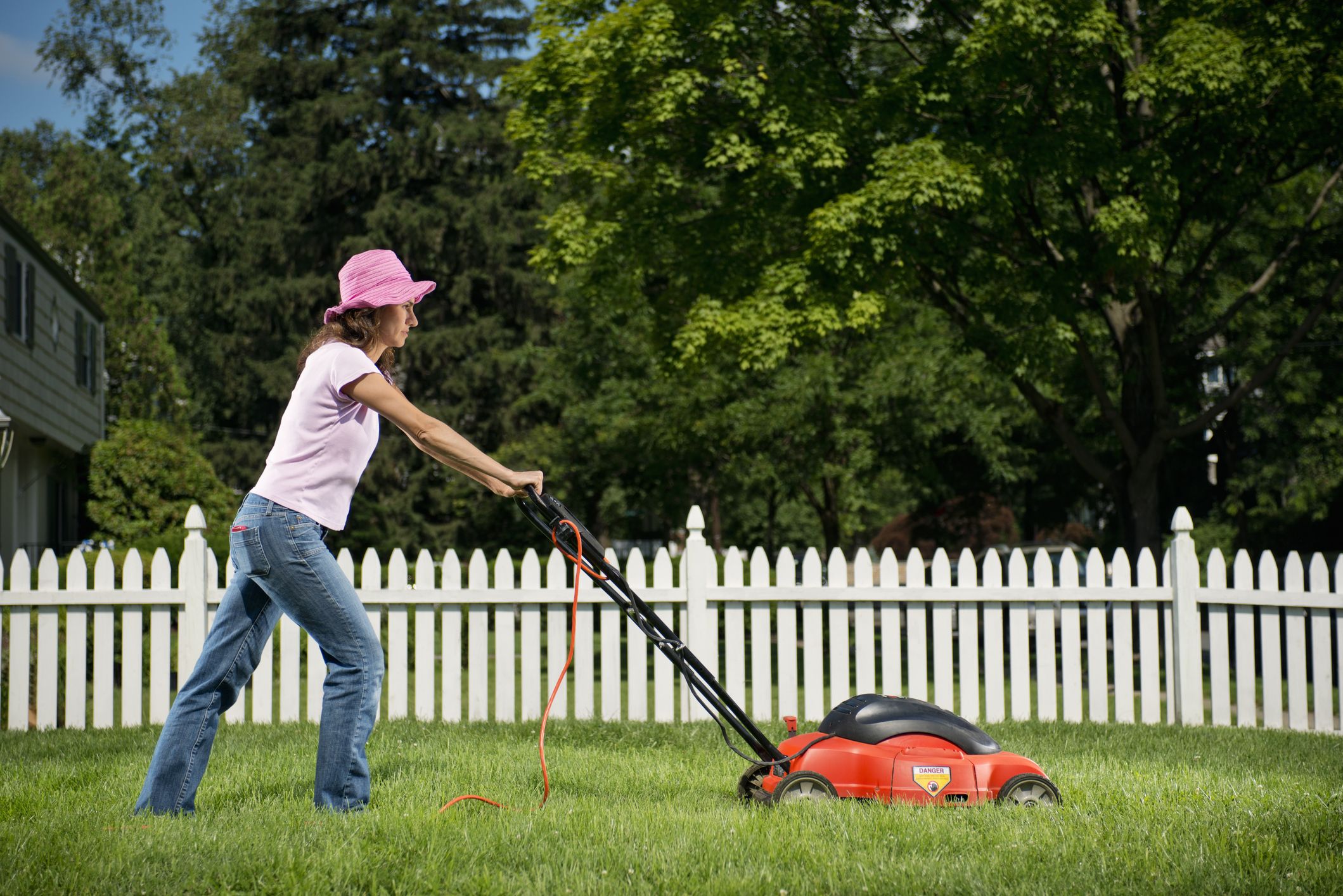 Electric Lawn Mower Myths: What’s True, What’s Not, and What You Need to Know